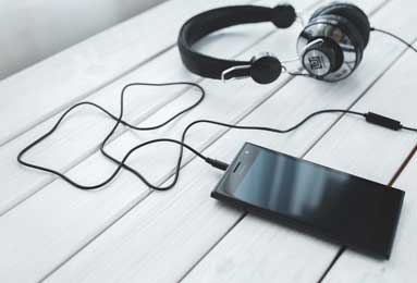 太疯狂！7000万英镑抢人，切尔西、曼联等6豪门疯抢的瑰宝值不值